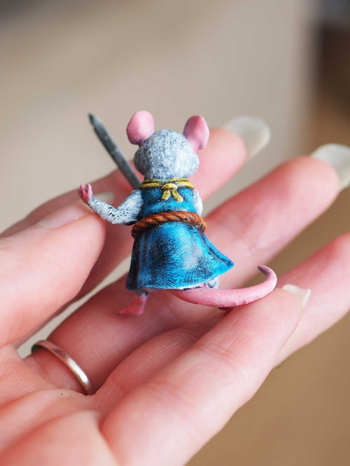 Fighting farmer mouse